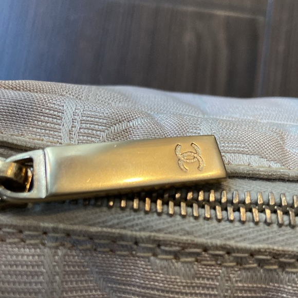 Pink Champagne Genuine Chanel Travel Ligne handbag - Picture 11 of 11